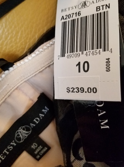 NWT Betsy & Adam Gown - Picture 4 of 4